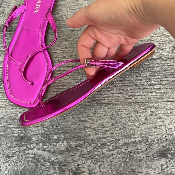 Prada ITALY vivid pink patent leather flat sandals Sz 38 - Picture 4 of 7